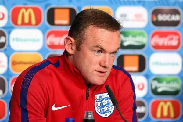 England fans go mad on Twitter at Rooney